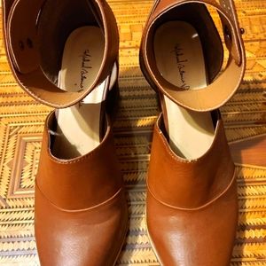 Ankle opened booties